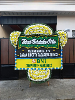 Papan Bunga Duka di Lingkar Barat