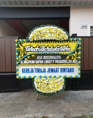 Papan Bunga Duka di Lingkar Barat
