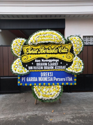 Papan Bunga Duka di Lingkar Barat