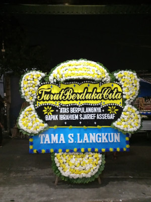 Papan Bunga Duka di Lingkar Barat